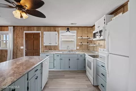 Kitchen - 140 Marlin Dr, Holden Beach, NC 28462 photo 4 of 4