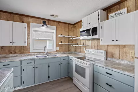 Kitchen - 140 Marlin Dr, Holden Beach, NC 28462 photo 2 of 4