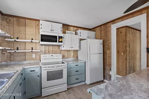 Kitchen - 140 Marlin Dr, Holden Beach, NC 28462 photo 3 of 4