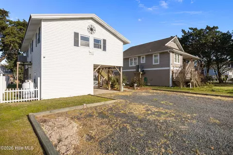 Exterior - 140 Marlin Dr, Holden Beach, NC 28462 photo 3 of 7