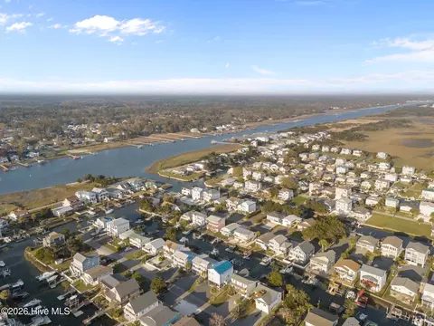 View/Area - 140 Marlin Dr, Holden Beach, NC 28462 photo 6 of 10