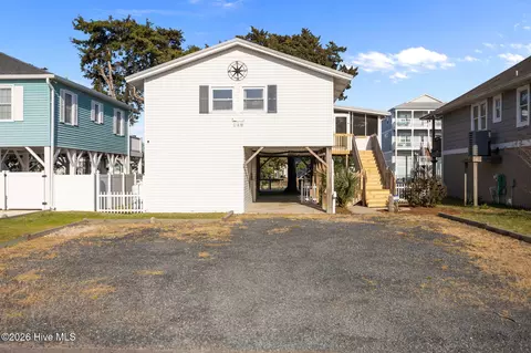 140 Marlin Dr, Holden Beach, NC 28462