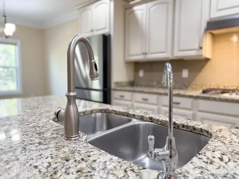 Kitchen - 167 Hydrangea Ln, Hampstead, NC 28443 photo 4 of 5