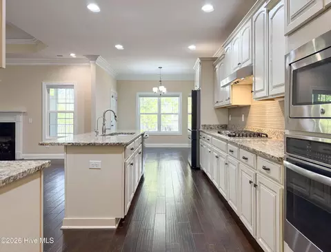 Kitchen - 167 Hydrangea Ln, Hampstead, NC 28443 photo 2 of 5