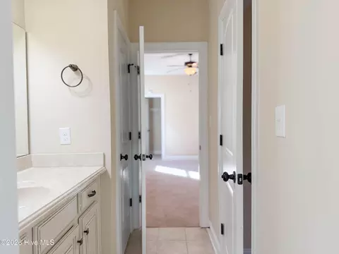 Entry Way - 167 Hydrangea Ln, Hampstead, NC 28443 photo 4 of 6