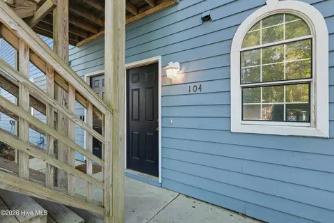 4230 Wilshire Blvd #104, Wilmington, NC 28403