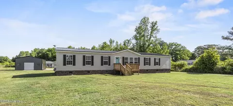 2041 Bay Rd, Wallace, NC 28466
