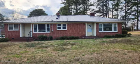 305 N 2nd St, Macclesfield, NC 27852