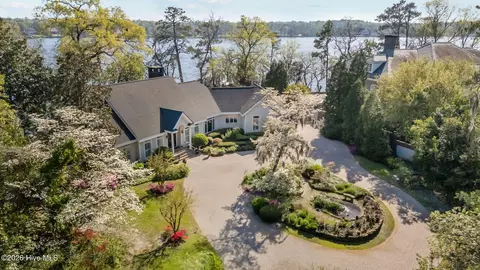 211 Wilson Point Rd, Trent Woods, NC 28562