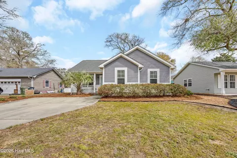 134 NW 17th St, Oak Island, NC 28465