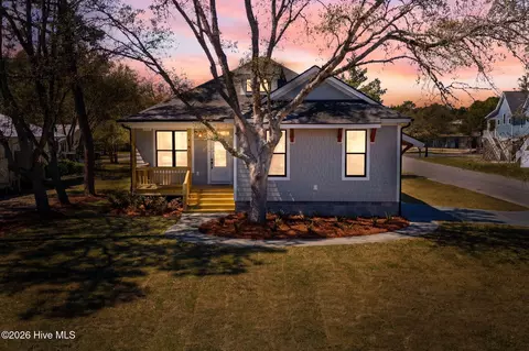141 NE 39th St, Oak Island, NC 28465
