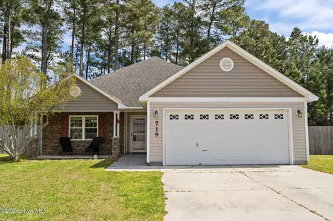 719 Savannah Dr, Jacksonville, NC 28546