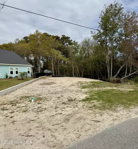 478 W 11th St, Southport, NC 28461