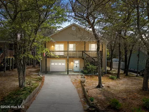 112 SE 12th St, Oak Island, NC 28465