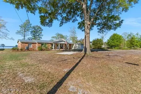 1922 Bella Coola Rd, Lake Waccamaw, NC 28450
