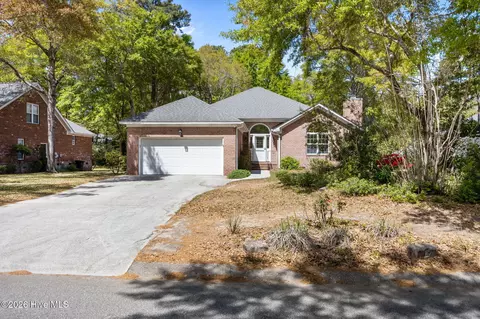 705 Valley Brook Rd, Wilmington, NC 28412