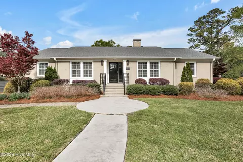 1202 Forest Hills Dr, Wilmington, NC 28403