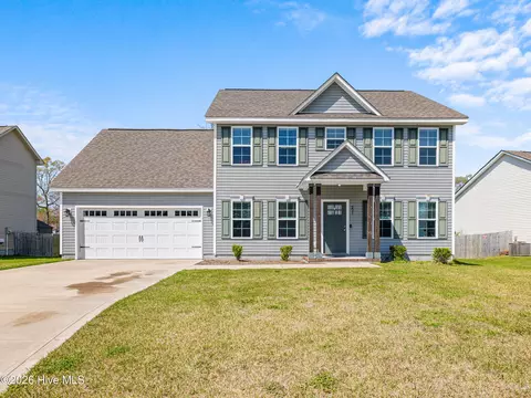 221 Holly Grove Ct E, Jacksonville, NC 28540