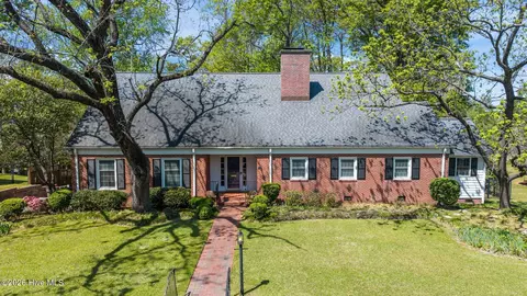 1104 W Rock Spring Rd, Greenville, NC 27858