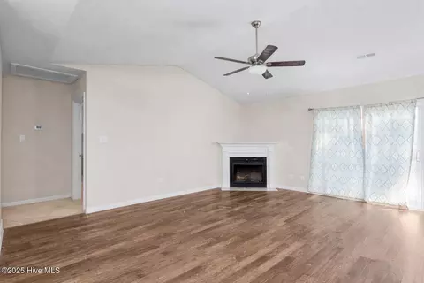 Living - 105 Clymer Ct, Hubert, NC 28539 photo 1 of 2