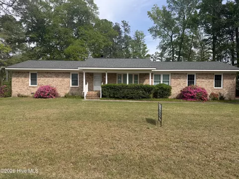 708 Hawthorne Rd, Trent Woods, NC 28562