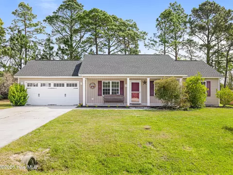 205 Michel Ct, Hubert, NC 28539