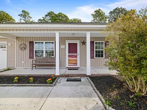 Exterior - 205 Michel Ct, Hubert, NC 28539 photo 2 of 5
