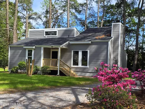 506 River Hill Dr, Greenville, NC 27858