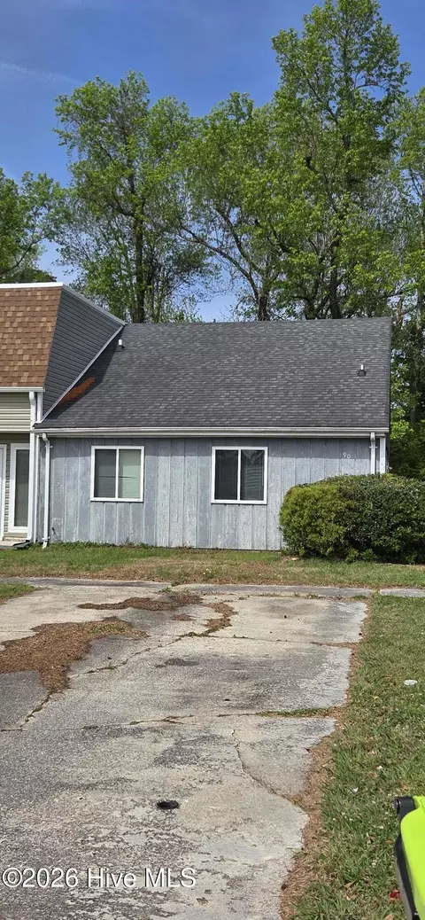 90 Balsam Rd, Jacksonville, NC 28546
