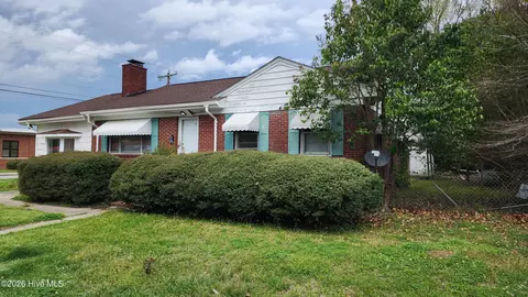 322 W Columbus St, Whiteville, NC 28472