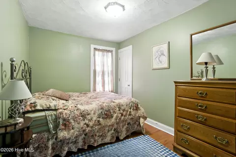 Bedroom - 401 E Queen St, Edenton, NC 27932 photo 3 of 5