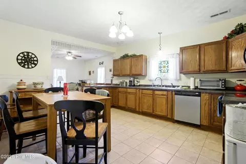 Kitchen - 401 E Queen St, Edenton, NC 27932 photo 3 of 3