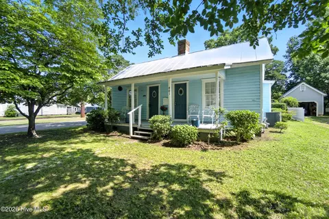 Exterior - 401 E Queen St, Edenton, NC 27932 photo 3 of 8