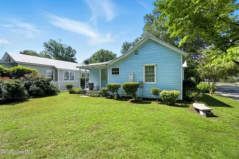 Exterior - 401 E Queen St, Edenton, NC 27932 photo 6 of 8