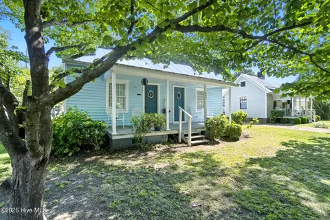 Exterior - 401 E Queen St, Edenton, NC 27932 photo 2 of 8