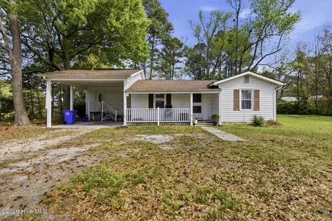 308 W Stanford St, Beulaville, NC 28518