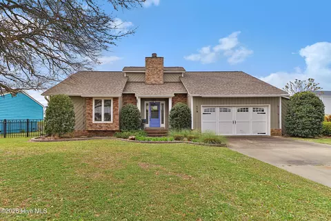 119 1st St, Atlantic Beach, NC 28512