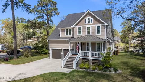 620 W Wilson Creek Dr, Trent Woods, NC 28562