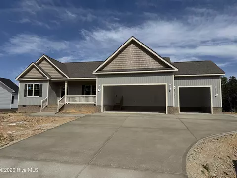 126 Tee Dr, Selma, NC 27576