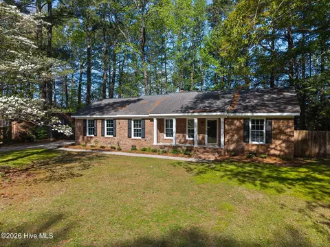 117 Greenwood Dr, Greenville, NC 27834