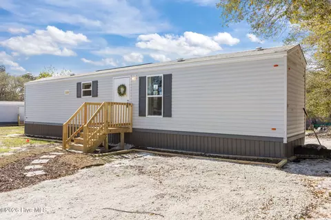 111 Woodpecker Rd, Holly Ridge, NC 28445