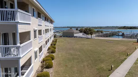 650 Cedar Point Blvd #B14, Cedar Point, NC 28584