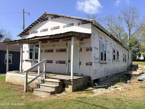 206 S 4th St, Pinetops, NC 27864