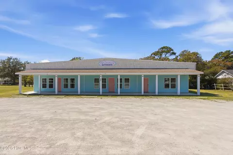 360 Island Rd, Harkers Island, NC 28531