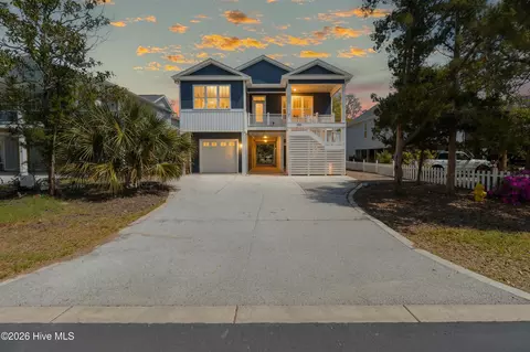 228 NE 38th St, Oak Island, NC 28465
