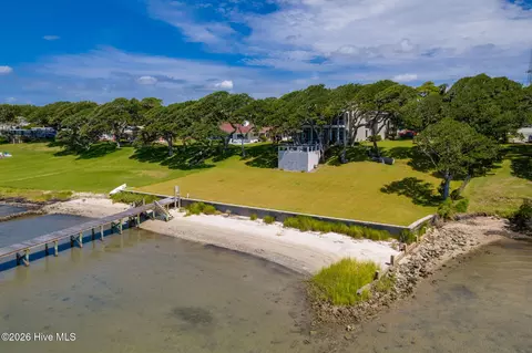 4101 Sound Dr, Morehead City, NC 28557