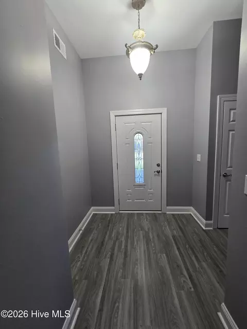 Entry Way - 51 Castle Bay Dr, Hampstead, NC 28443 photo 1 of 2