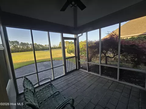 Exterior - 51 Castle Bay Dr, Hampstead, NC 28443 photo 3 of 8