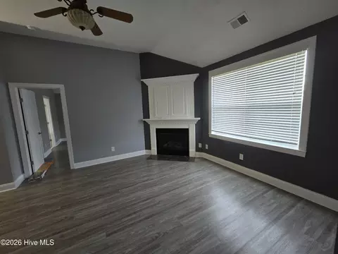 Living - 51 Castle Bay Dr, Hampstead, NC 28443 photo 2 of 8
