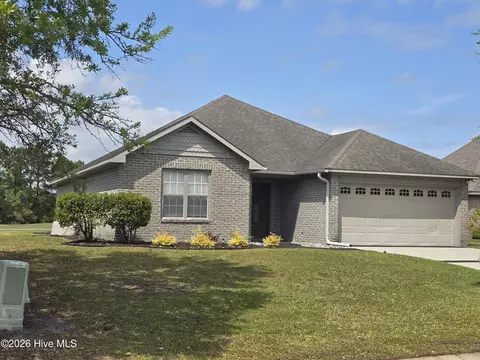 Exterior - 51 Castle Bay Dr, Hampstead, NC 28443 photo 2 of 8